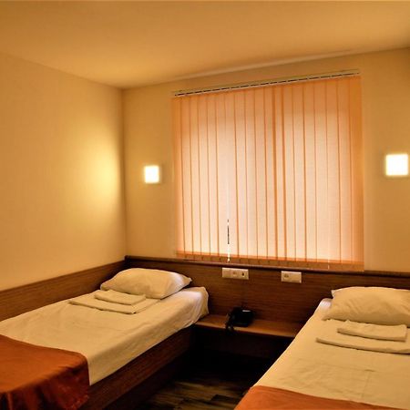 Albert House Hotel And Tours Erywań Zewnętrze zdjęcie