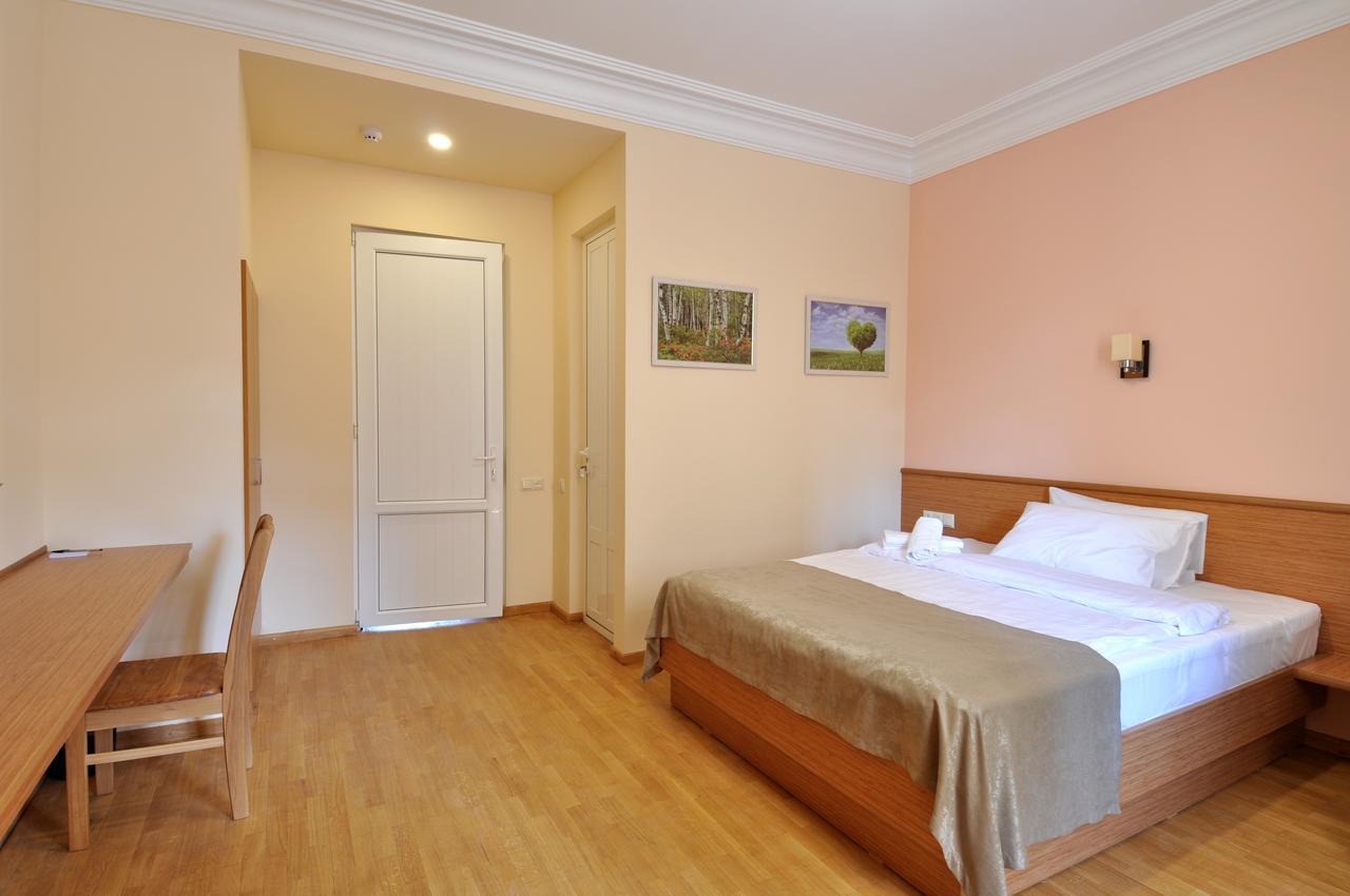 Albert House Hotel And Tours Erywań Zewnętrze zdjęcie