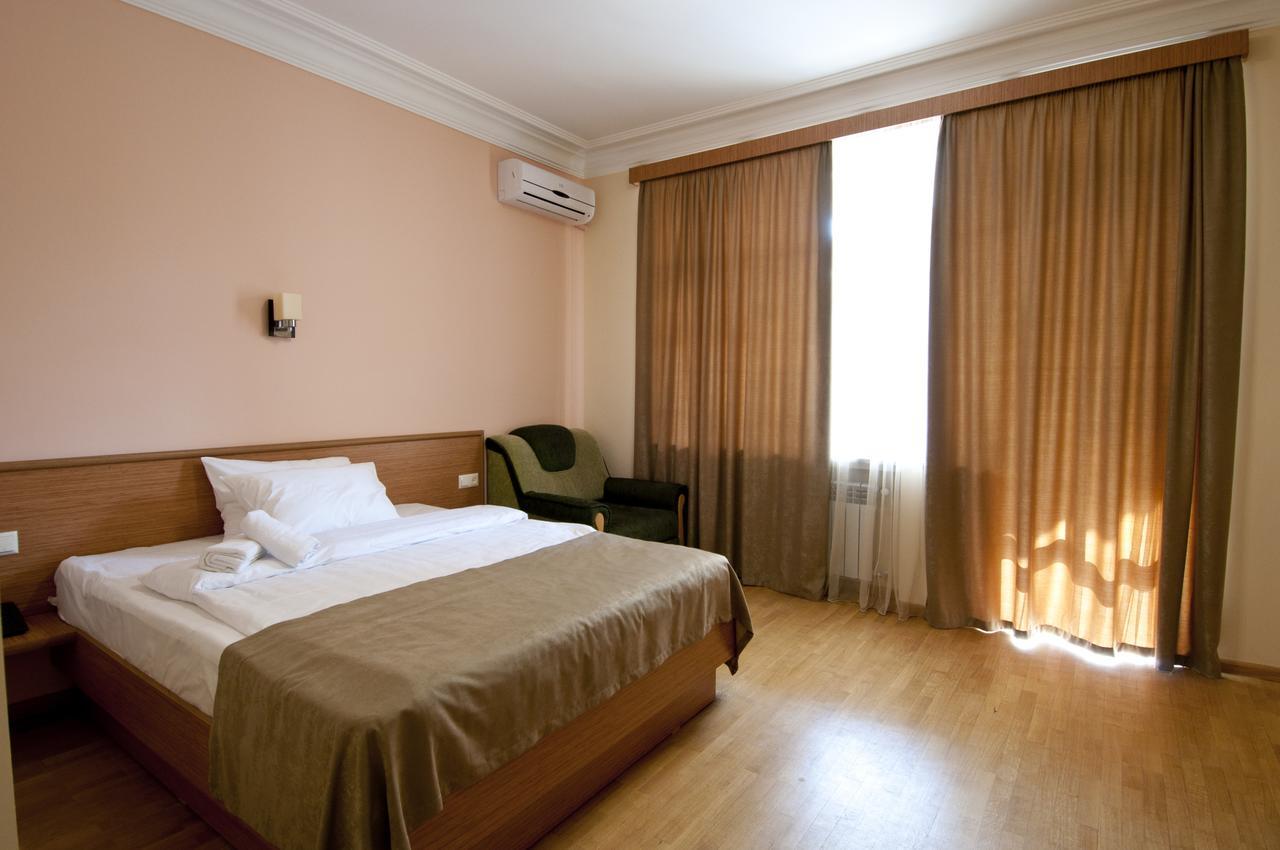 Albert House Hotel And Tours Erywań Zewnętrze zdjęcie