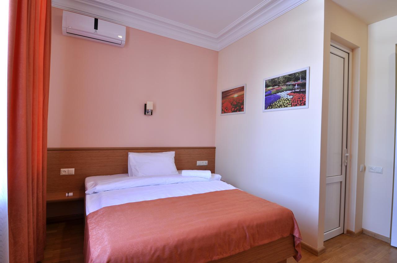 Albert House Hotel And Tours Erywań Zewnętrze zdjęcie