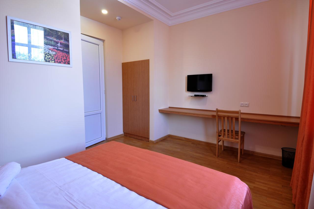 Albert House Hotel And Tours Erywań Zewnętrze zdjęcie