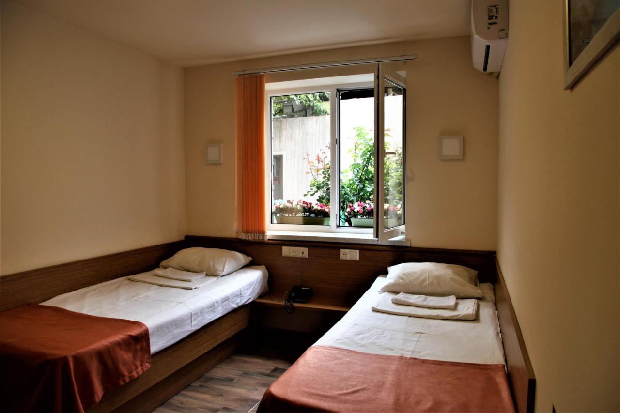 Albert House Hotel And Tours Erywań Zewnętrze zdjęcie
