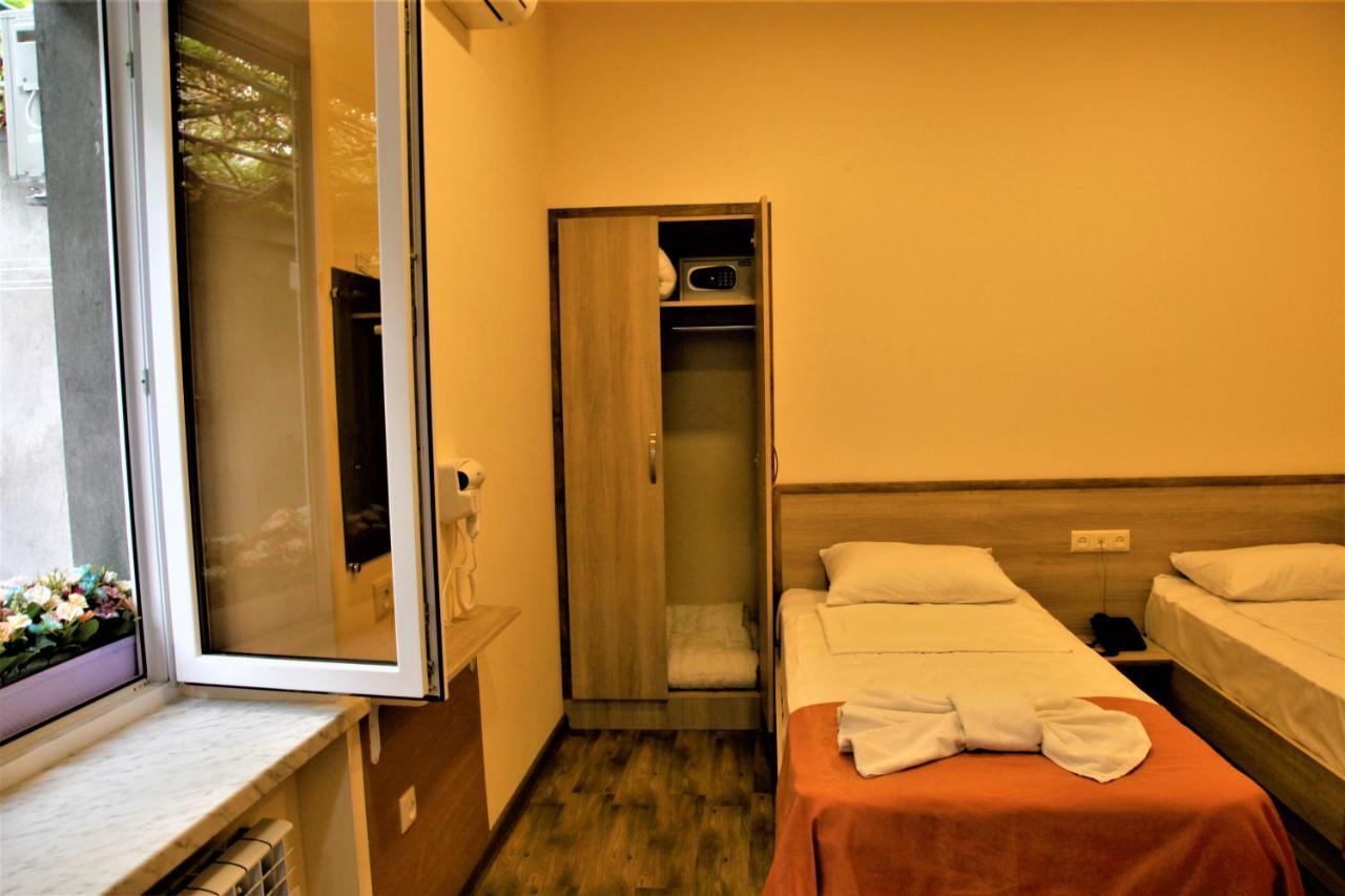 Albert House Hotel And Tours Erywań Zewnętrze zdjęcie