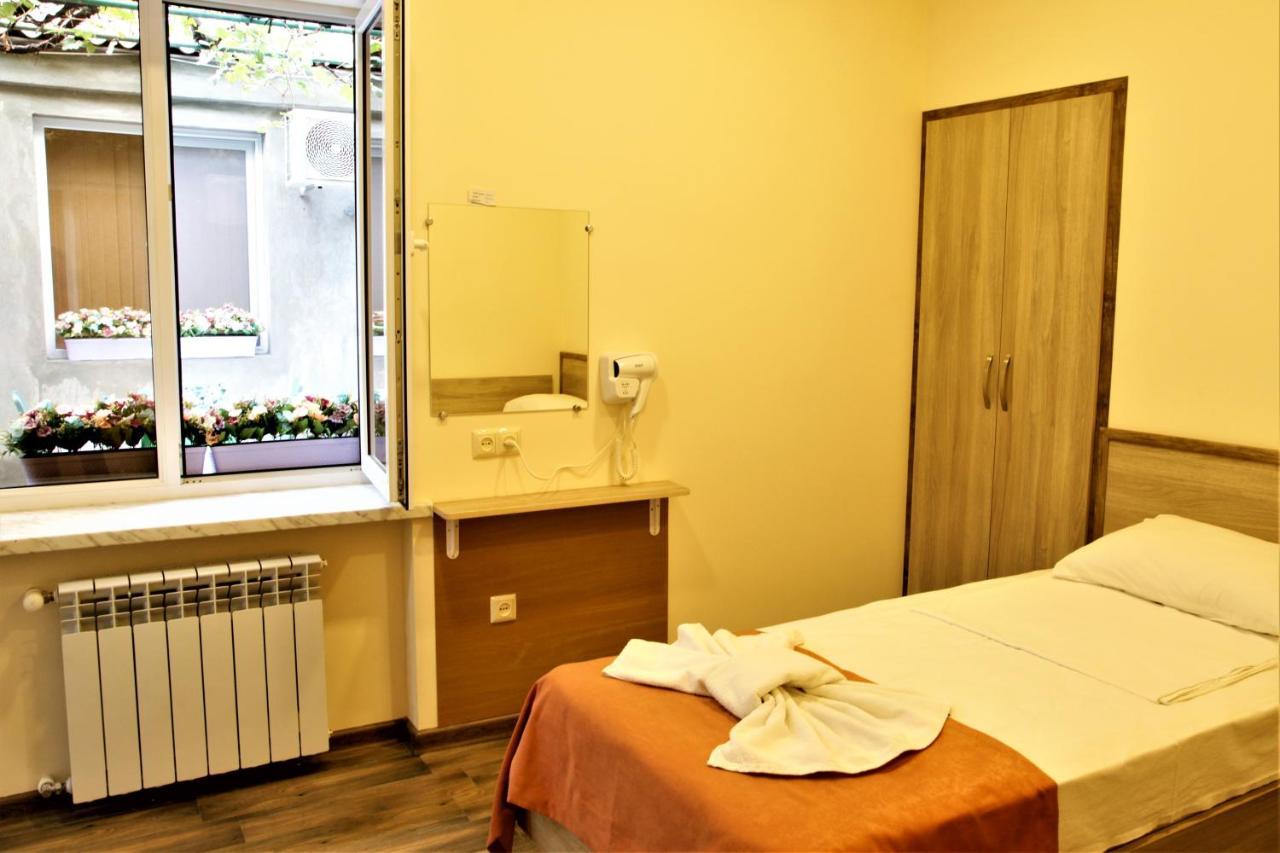 Albert House Hotel And Tours Erywań Zewnętrze zdjęcie